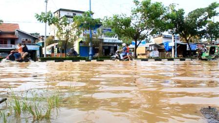 Jalan Tuanku Tambusai Pasirpangaraian Kembali Direndam Banjir